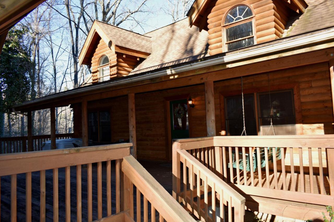 Cabin Fever Gatlinburg Exterior photo